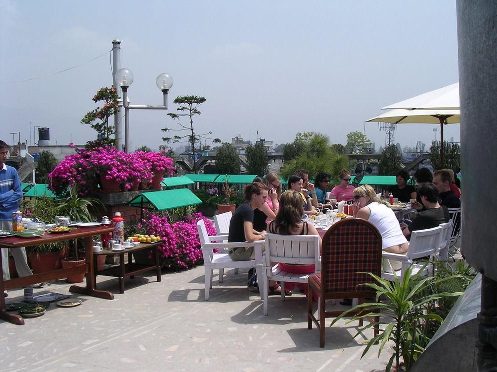 Hotel Excelsior Катманду Экстерьер фото