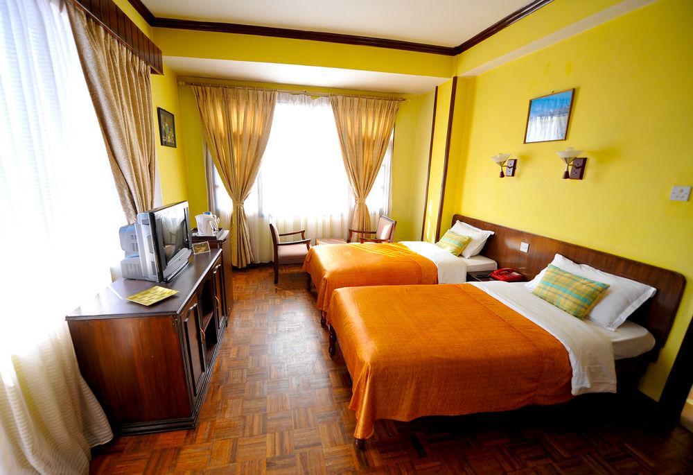 Hotel Excelsior Катманду Экстерьер фото