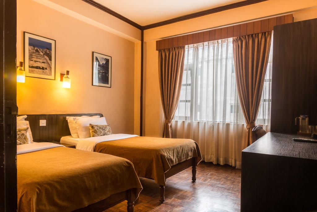 Hotel Excelsior Катманду Экстерьер фото