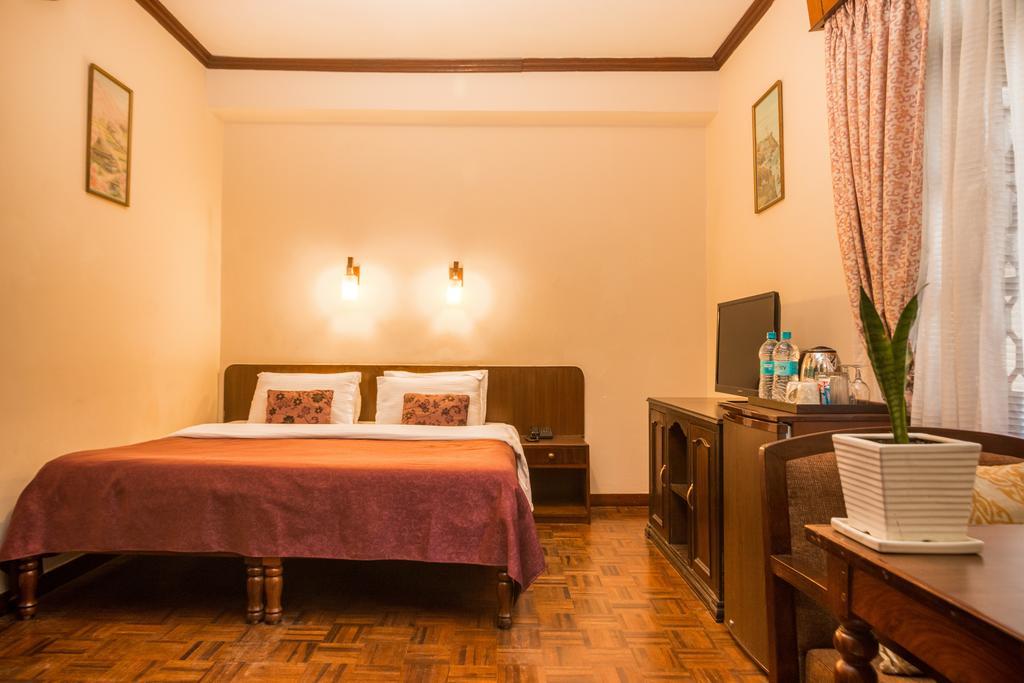 Hotel Excelsior Катманду Экстерьер фото