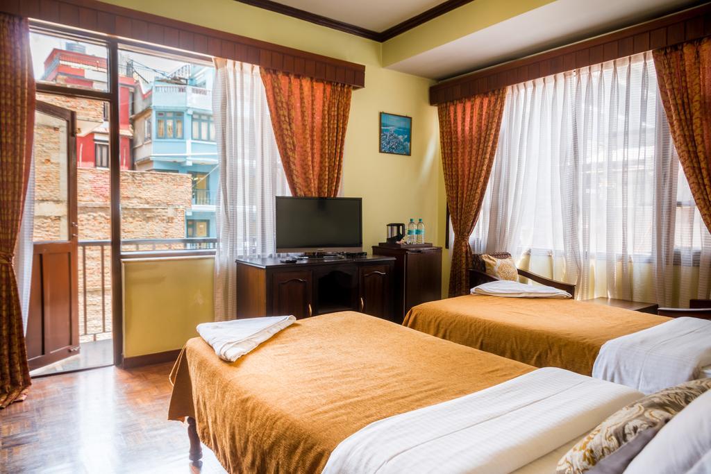 Hotel Excelsior Катманду Экстерьер фото