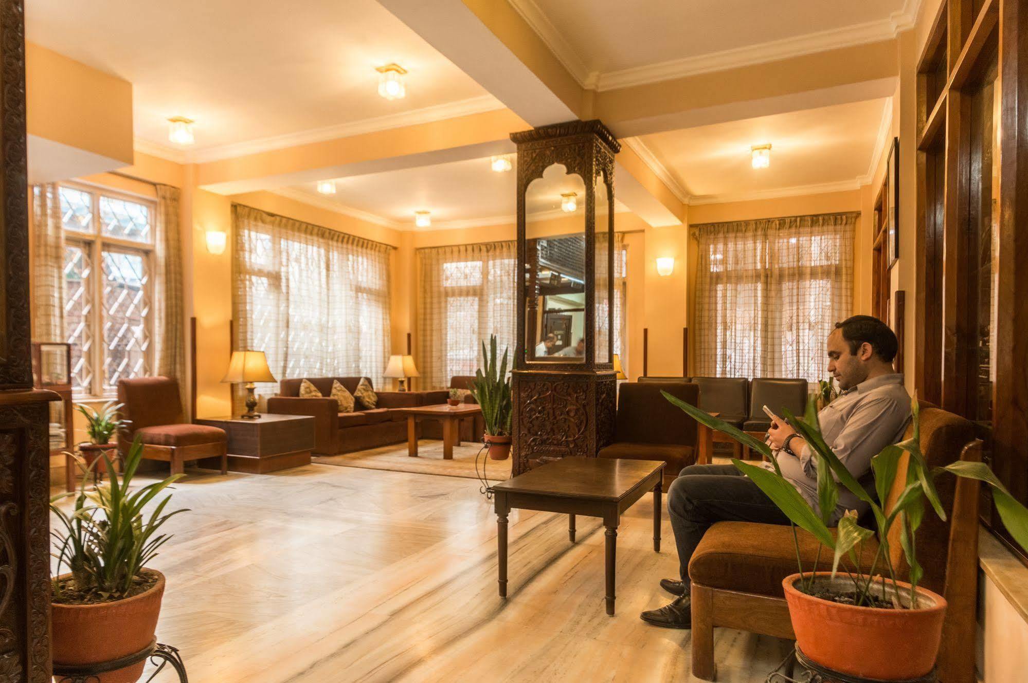 Hotel Excelsior Катманду Экстерьер фото