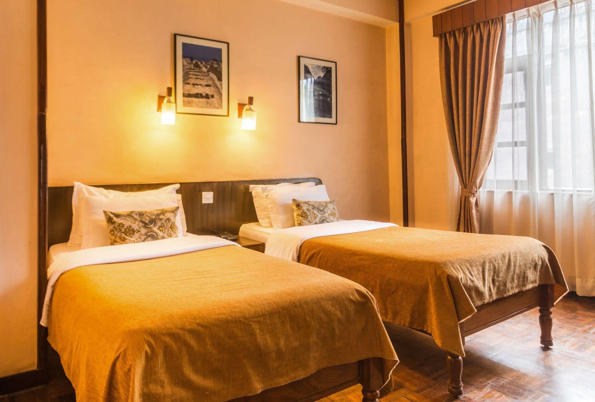 Hotel Excelsior Катманду Экстерьер фото