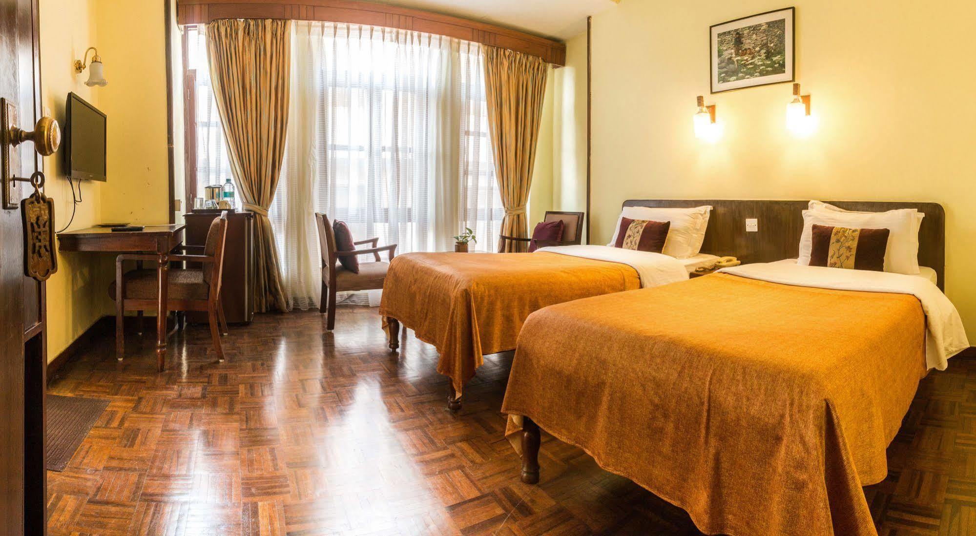 Hotel Excelsior Катманду Экстерьер фото