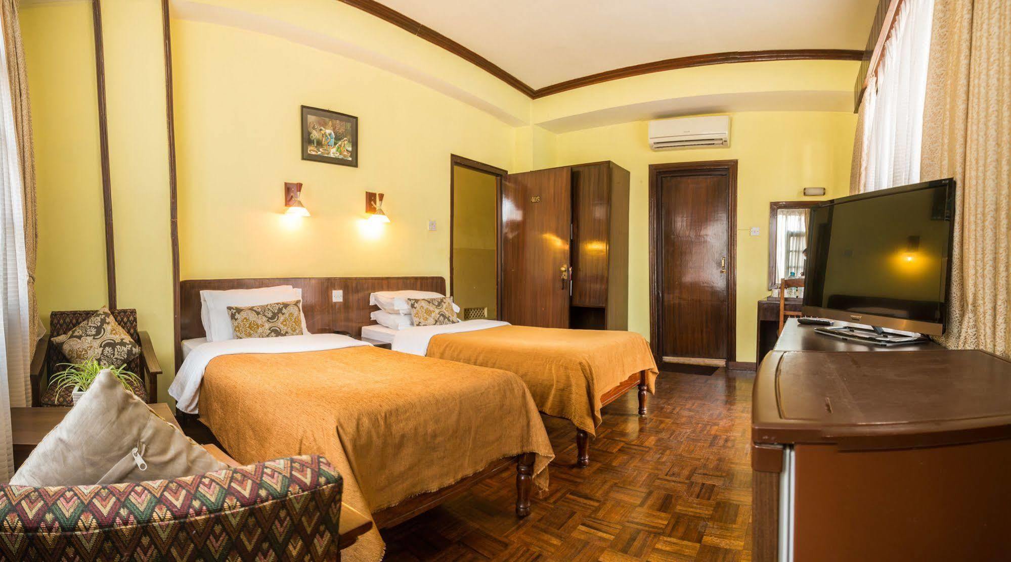 Hotel Excelsior Катманду Экстерьер фото