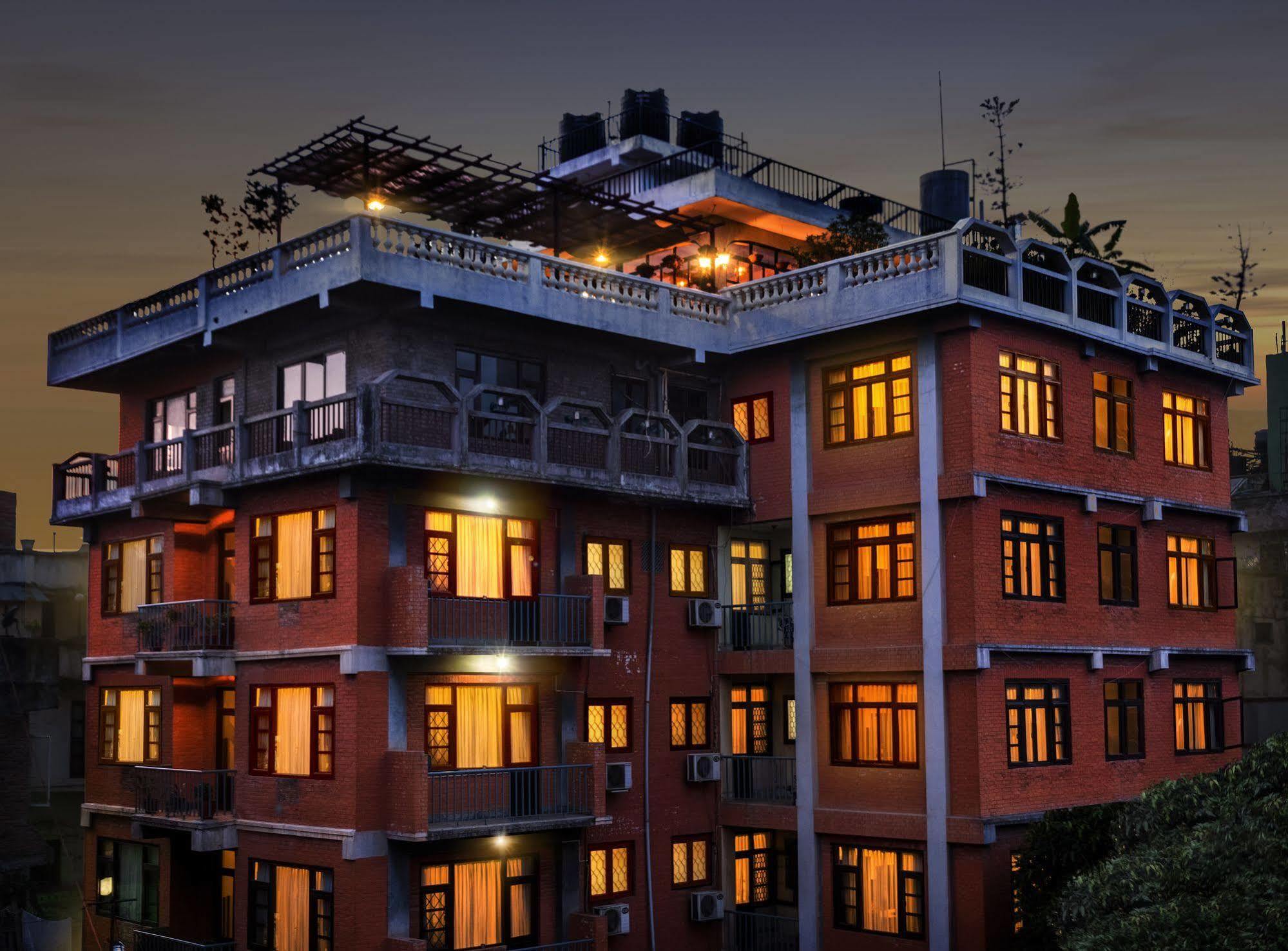 Hotel Excelsior Катманду Экстерьер фото