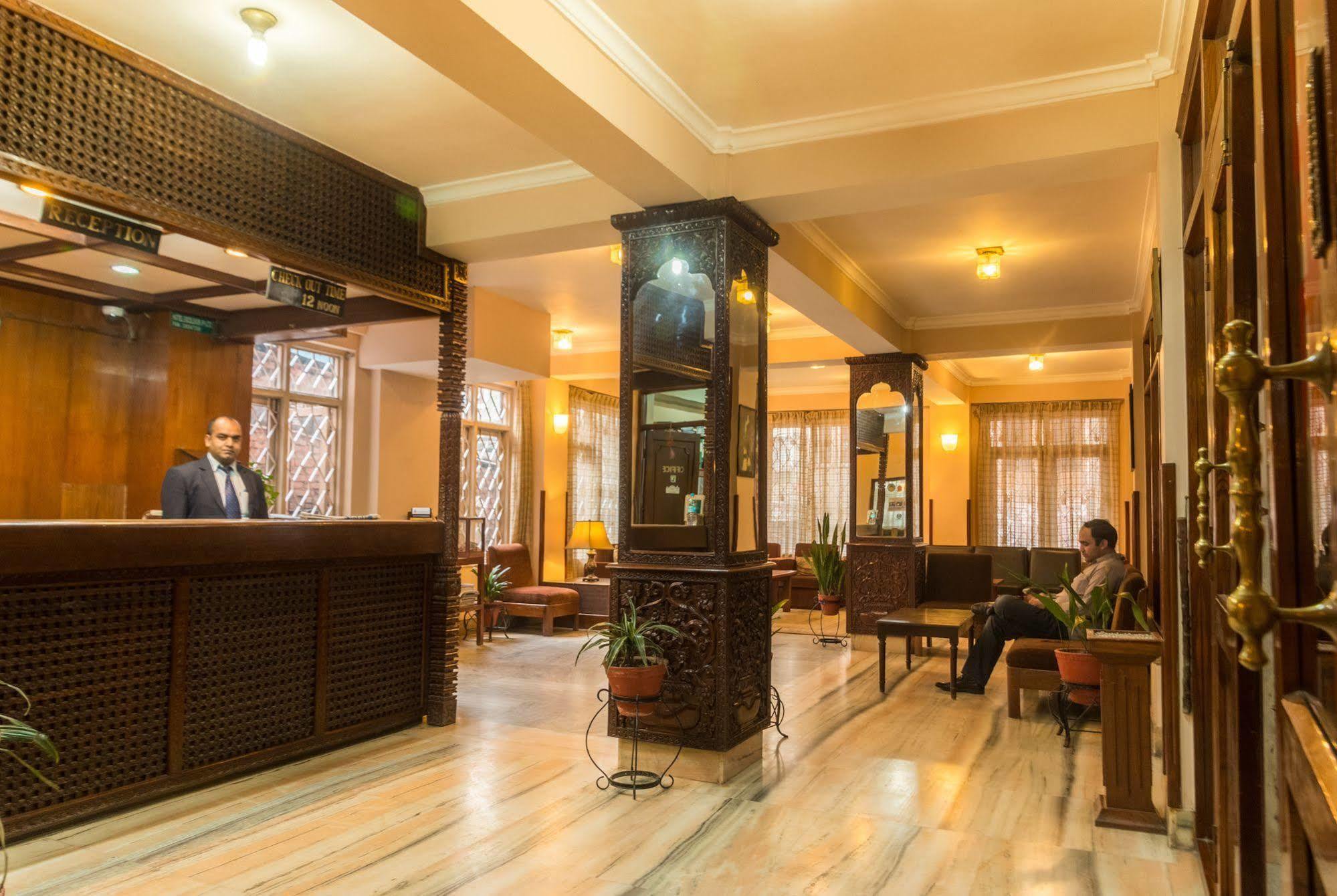 Hotel Excelsior Катманду Экстерьер фото