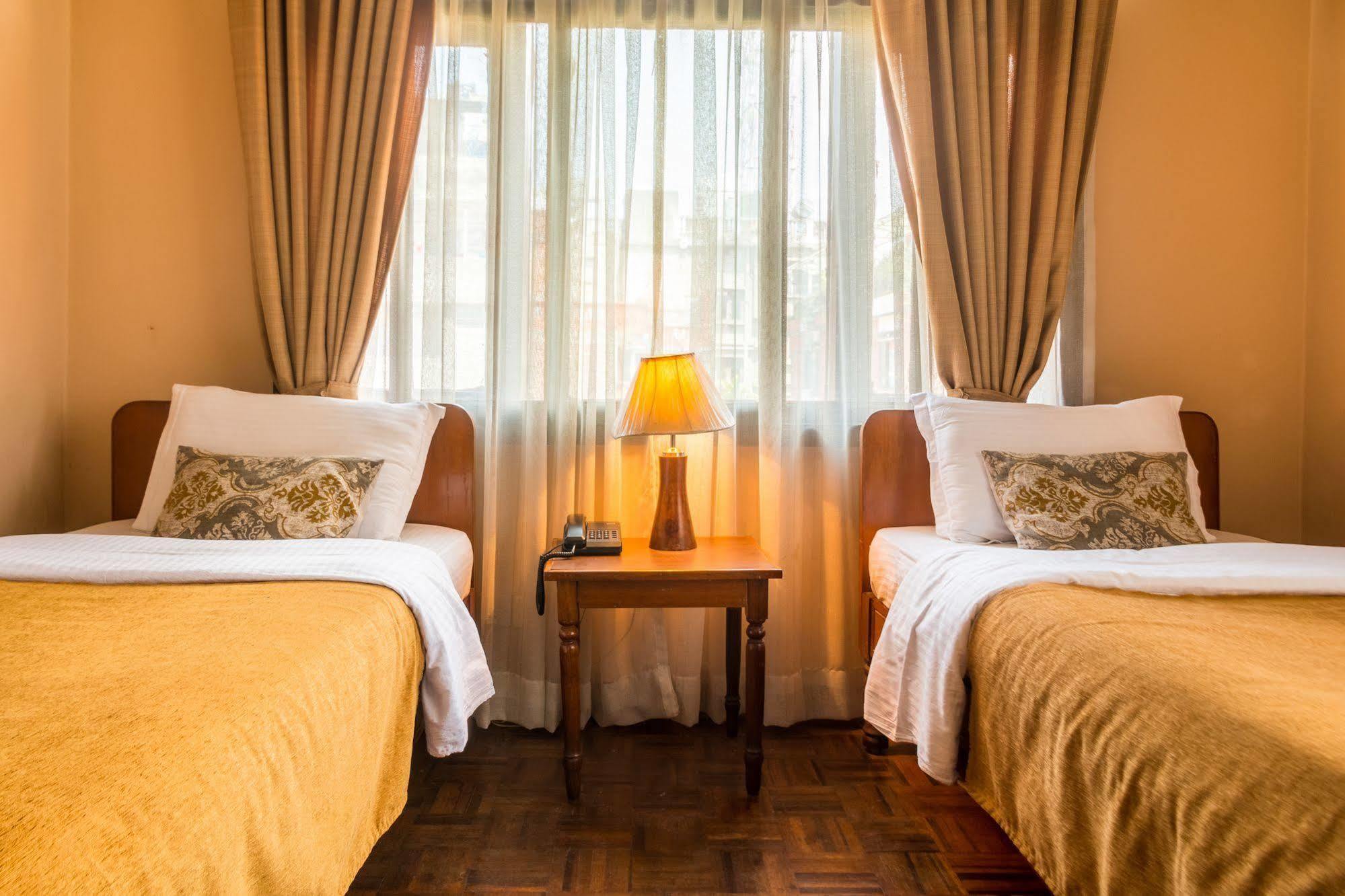 Hotel Excelsior Катманду Экстерьер фото
