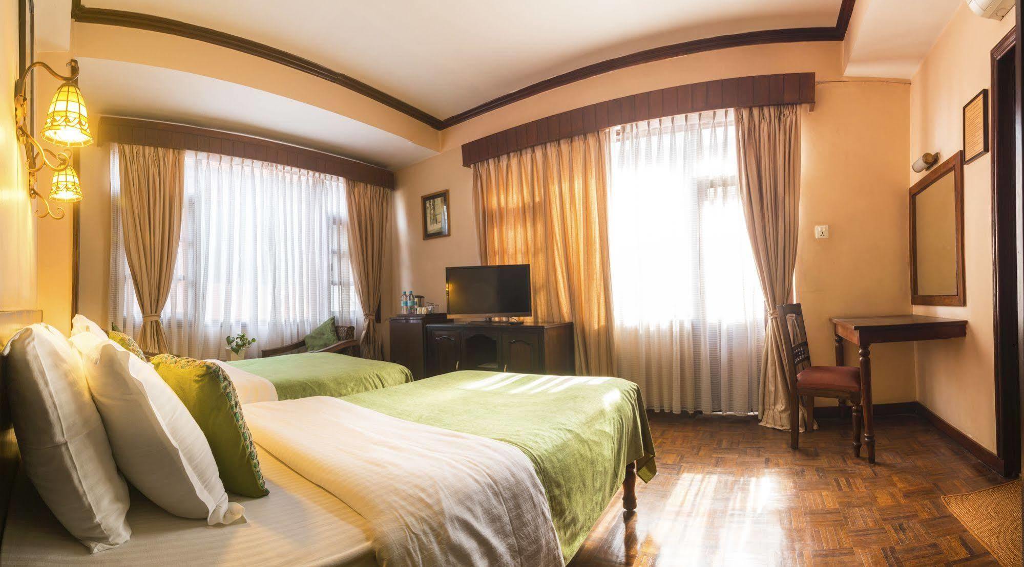 Hotel Excelsior Катманду Экстерьер фото