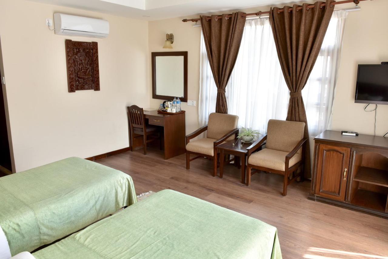 Hotel Excelsior Катманду Экстерьер фото