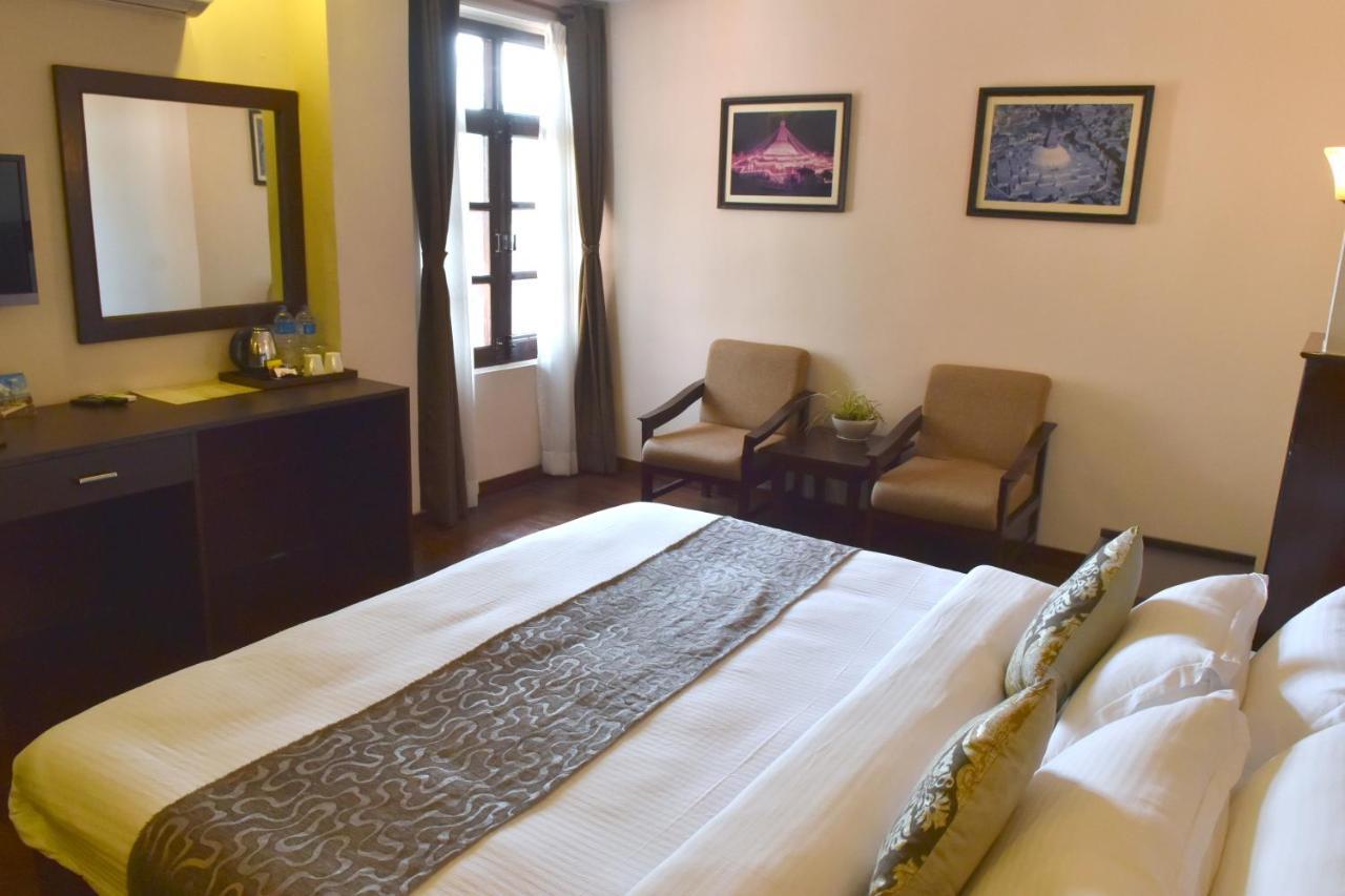 Hotel Excelsior Катманду Экстерьер фото