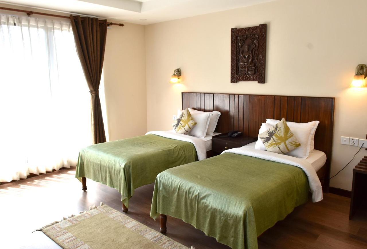 Hotel Excelsior Катманду Экстерьер фото